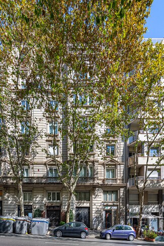 Plus de détails pour Carrer de Balmes, 452-454, Barcelone - Local commercial à louer