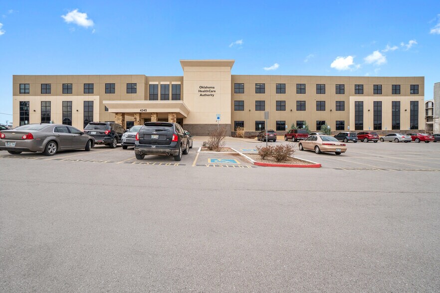 4345 N Lincoln Blvd, Oklahoma City, OK à vendre - Photo de l’immeuble – Image 1 sur 3