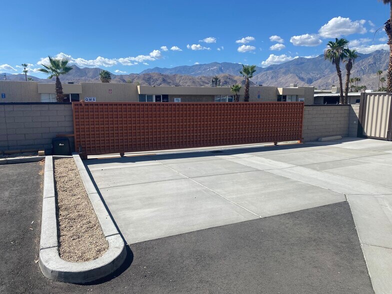 695 S Williams Rd, Palm Springs, CA à louer - Photo de l’immeuble – Image 3 sur 54