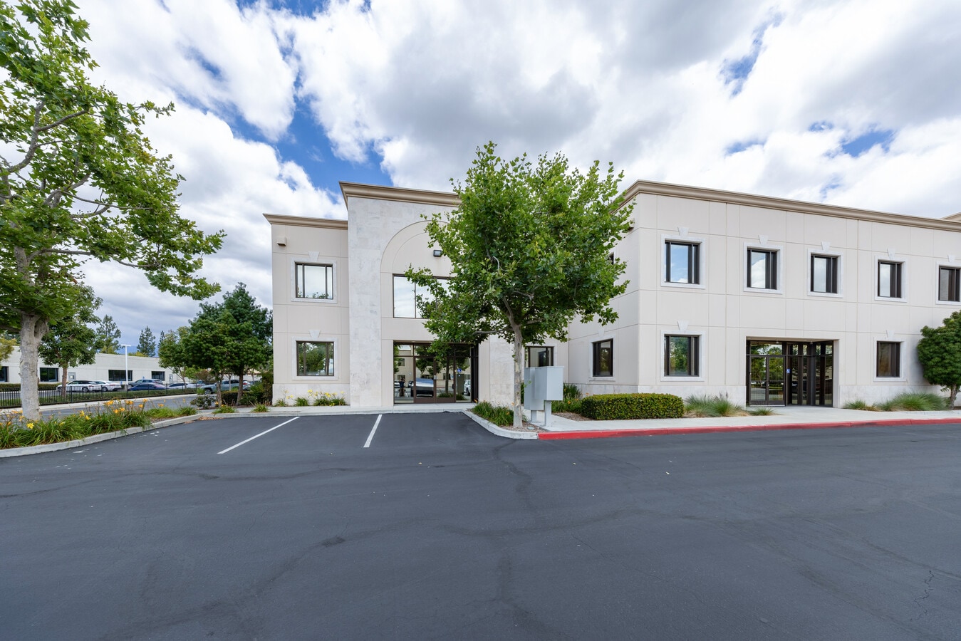 201 N Corona Ave, Ontario, CA 91764 - Lot 101 - - Photo intérieure - Image 2 of 15