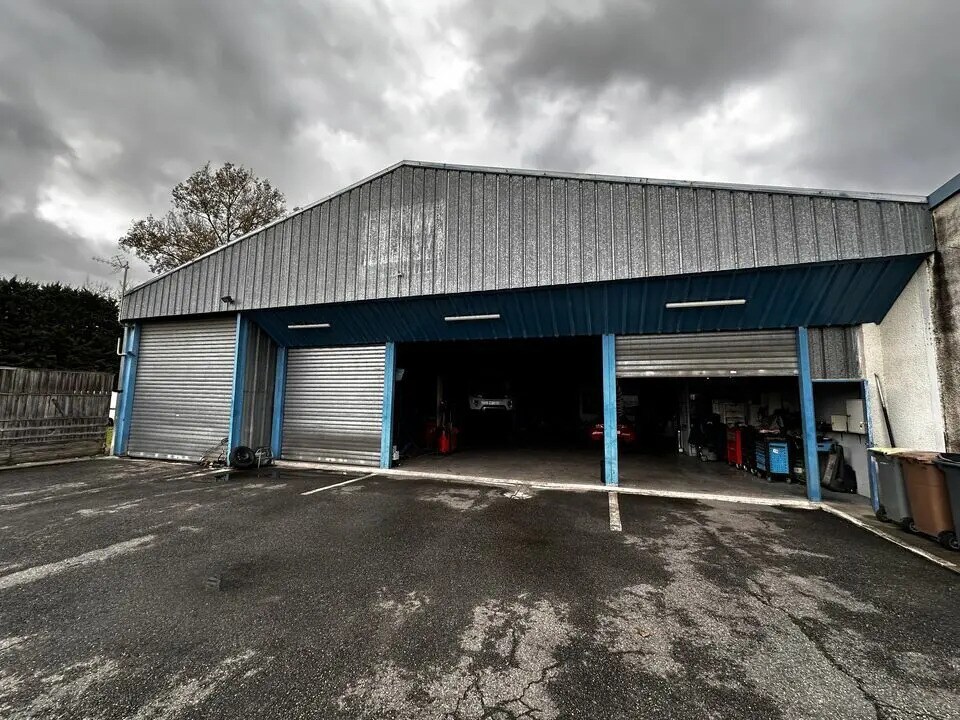 Local d'activités dans Lons à vendre Photo principale– Image 1 sur 1