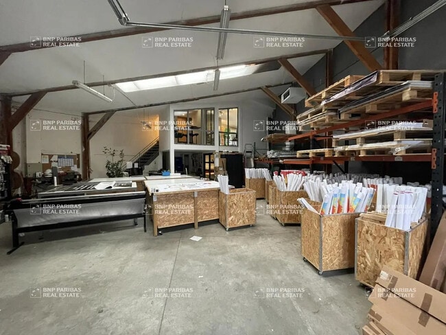 Plus de détails pour Local d’activités à vendre