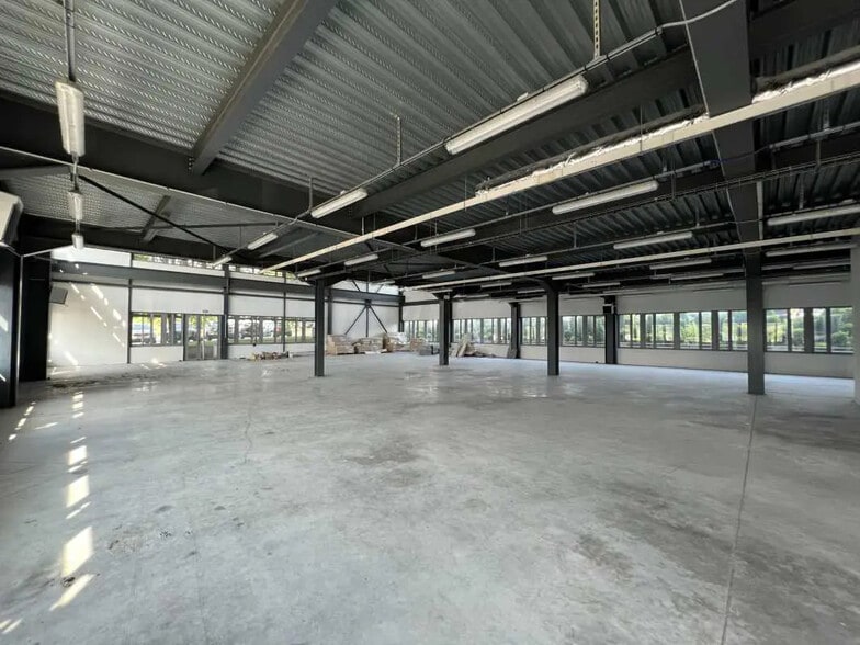 Local d’activités dans Roissy-en-France à louer - Photo de l’immeuble – Image 1 sur 7