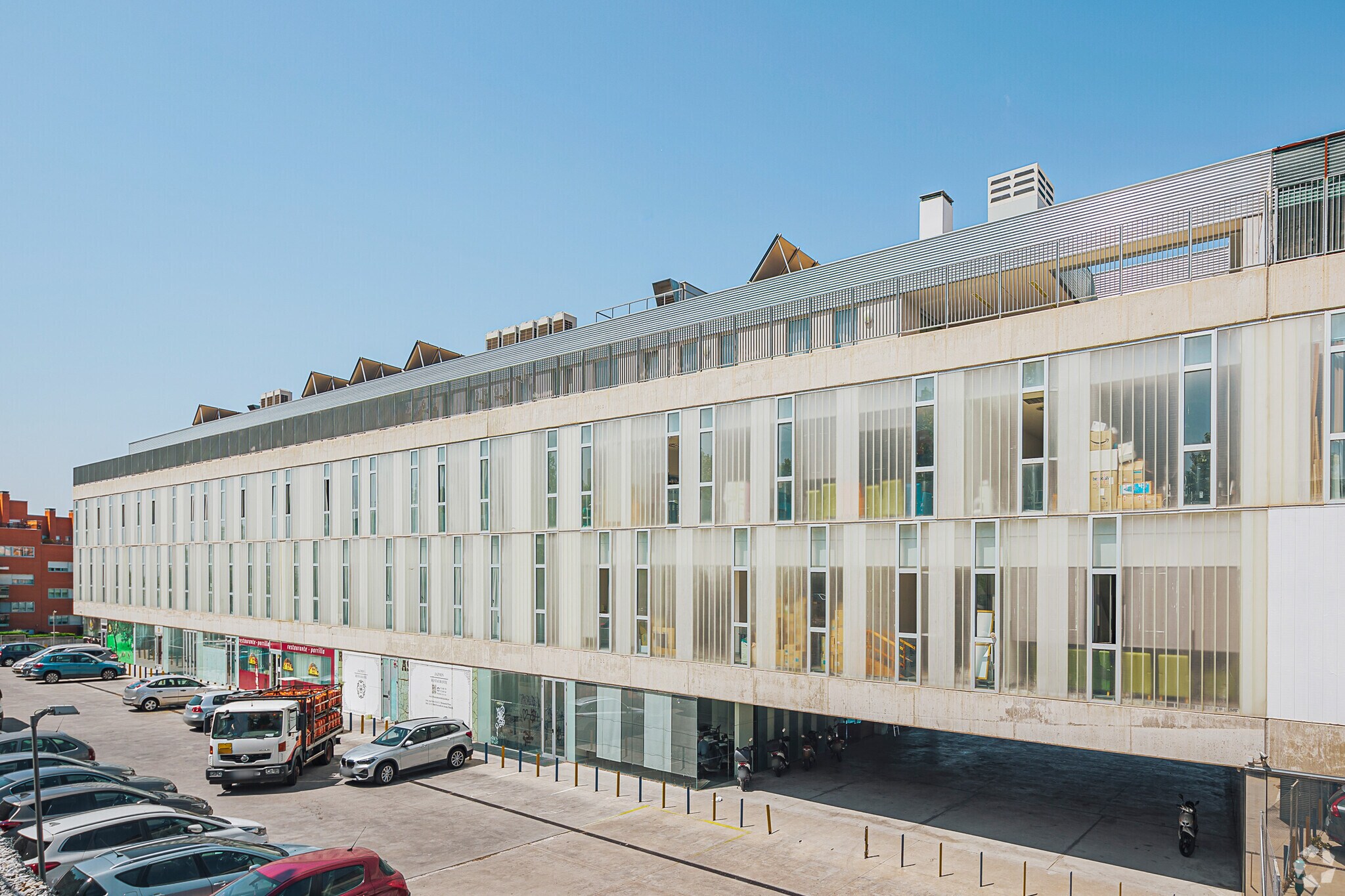 Local commercial dans Paracuellos de Jarama, Madrid à vendre Photo principale– Image 1 sur 6