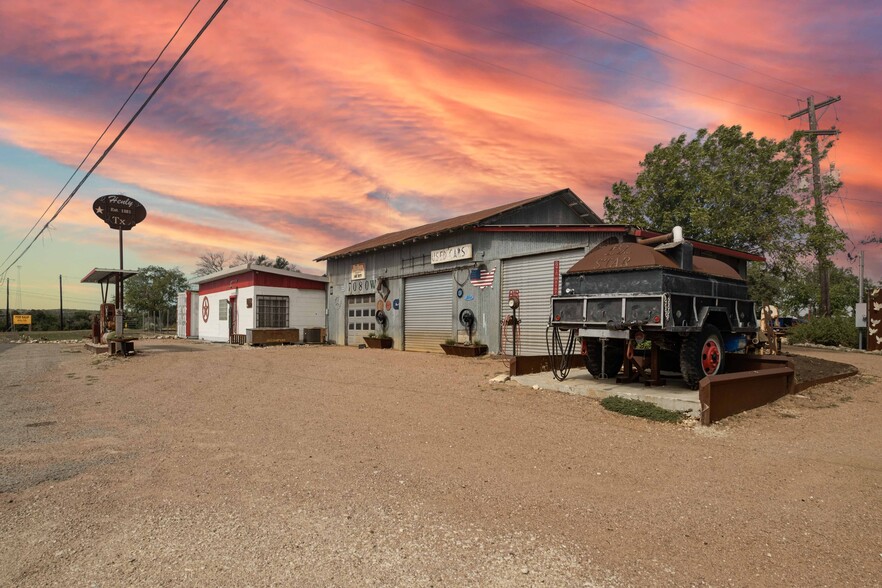 7080 W Highway 290, Dripping Springs, TX à louer - Photo de l’immeuble – Image 1 sur 48