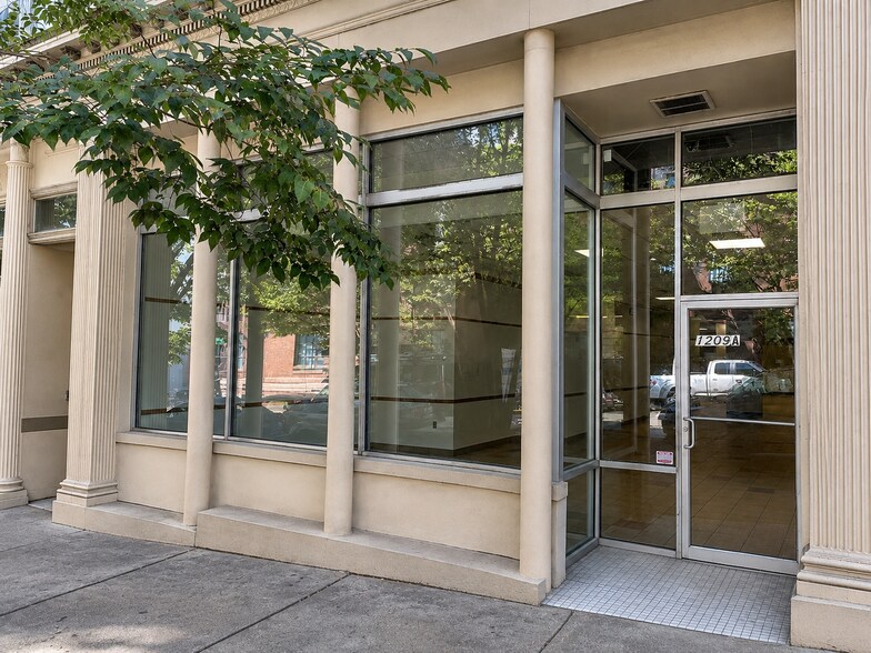 1209 E Main St, Richmond, VA à louer - Photo de l’immeuble – Image 3 sur 5
