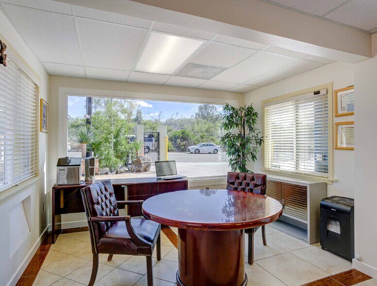 2525 S Vista Way, Oceanside, CA à louer - Photo de l’immeuble – Image 3 sur 11