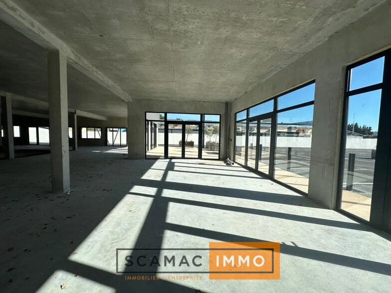 Local commercial dans Éguilles à louer - Photo intérieure – Image 2 sur 4