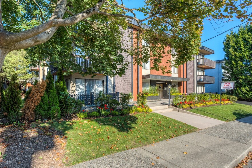 329 7th St, New Westminster, BC à vendre - Photo de l’immeuble – Image 2 sur 9