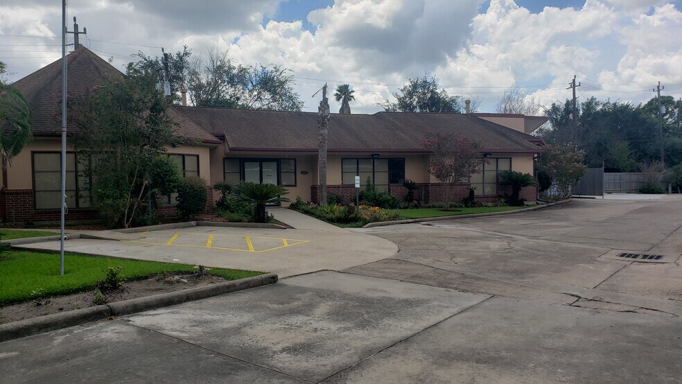 888 Wilcrest Dr, Houston, TX à louer - Photo de l’immeuble – Image 2 sur 3