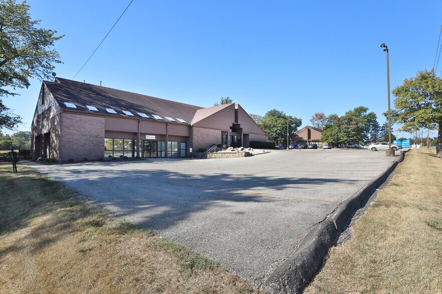 555 W Schrock Rd, Westerville, OH à vendre - Photo de l’immeuble – Image 3 sur 38