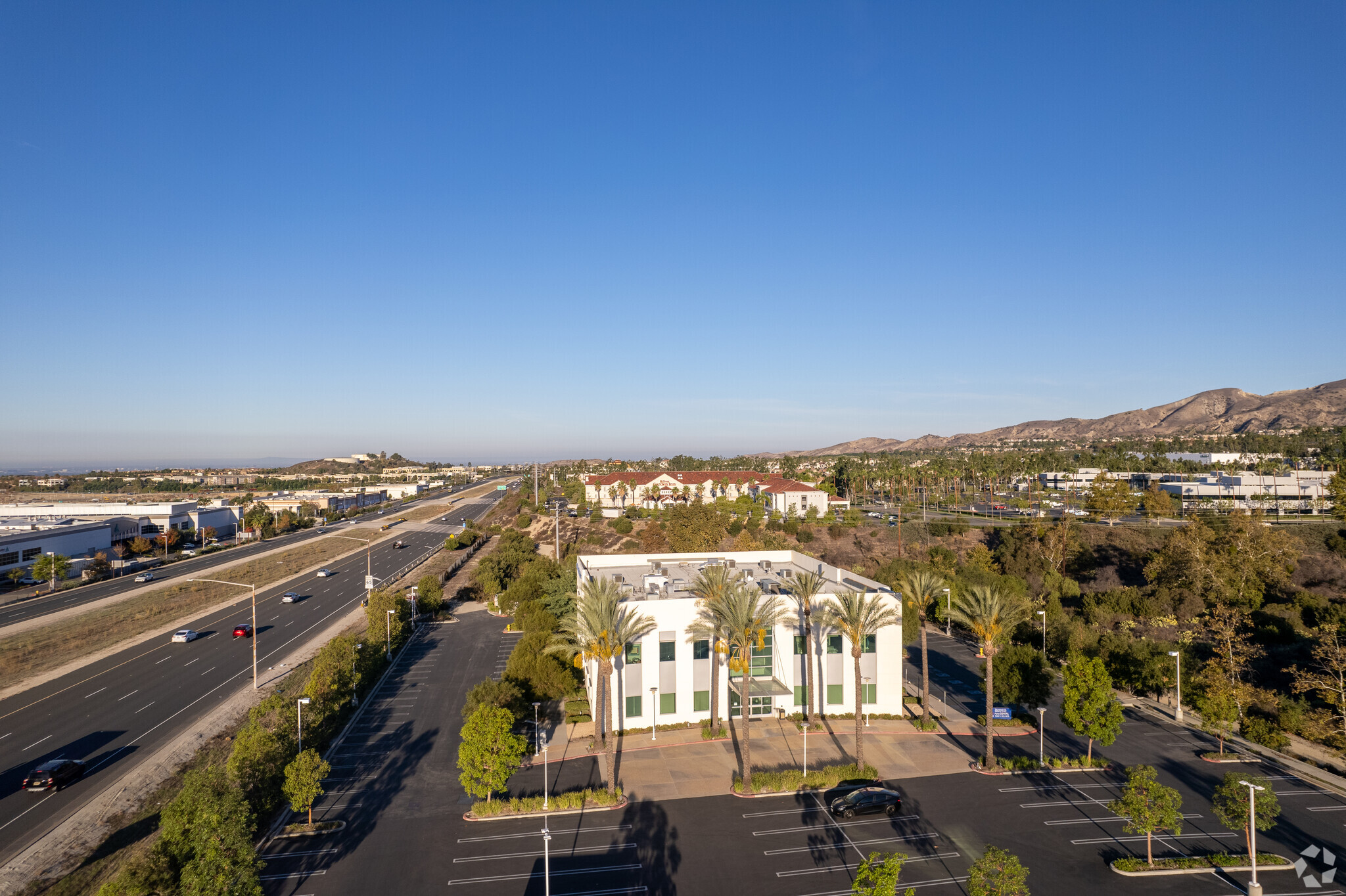 27462 Portola Pky, Foothill Ranch, CA à louer Photo de l’immeuble– Image 1 sur 2