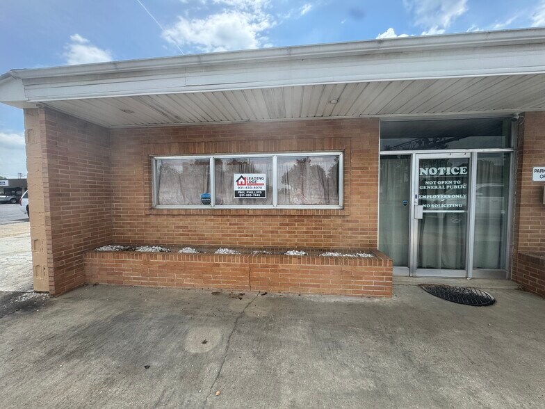 207 E Gaines St, Lawrenceburg, TN à vendre - Photo de l’immeuble – Image 2 sur 10