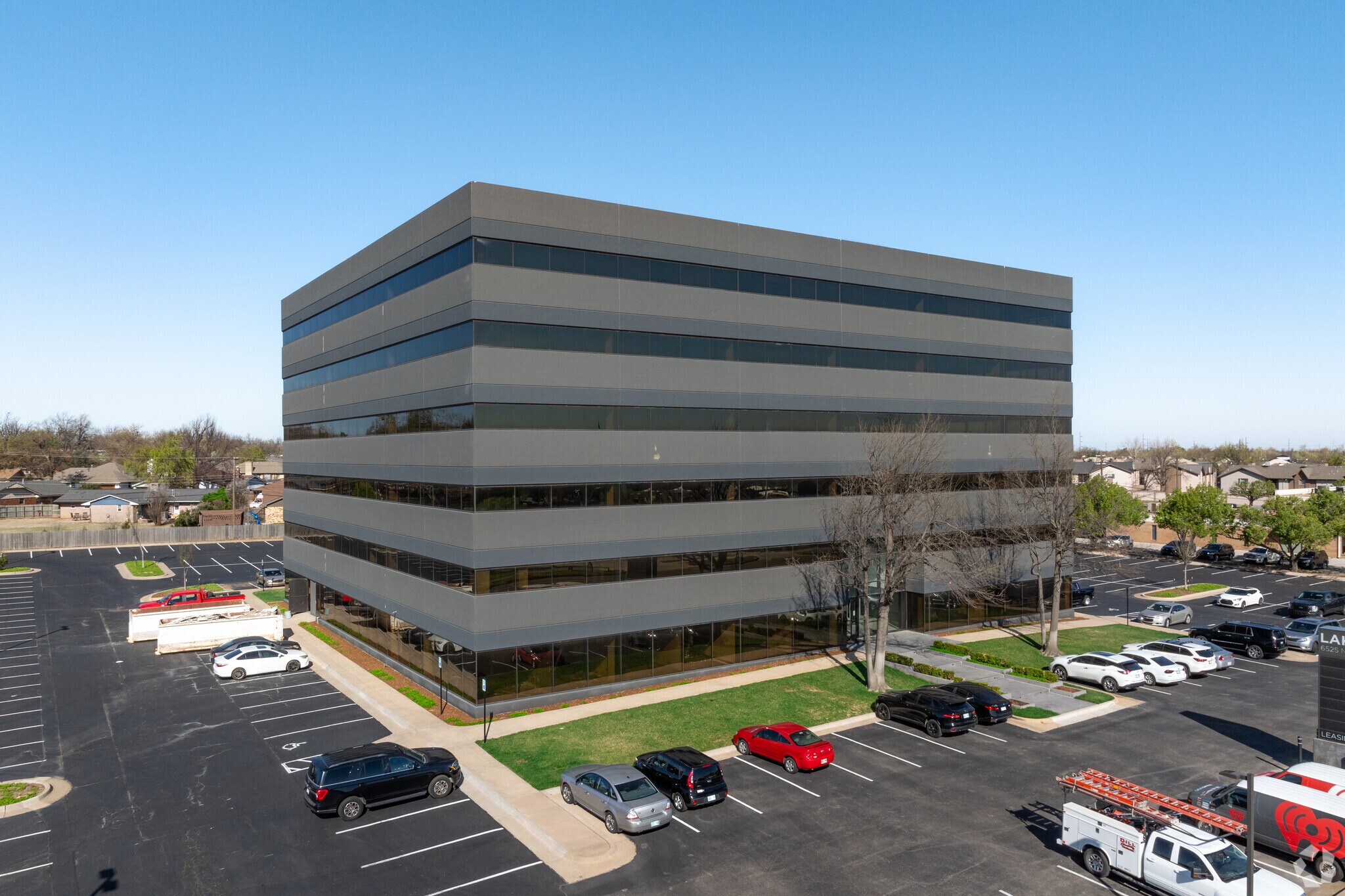 6525 N Meridian Ave, Oklahoma City, OK à louer Photo de l’immeuble– Image 1 sur 3