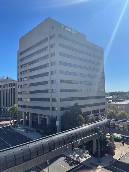 220 Market Ave S, Canton, OH à louer - Photo de l’immeuble – Image 1 sur 5