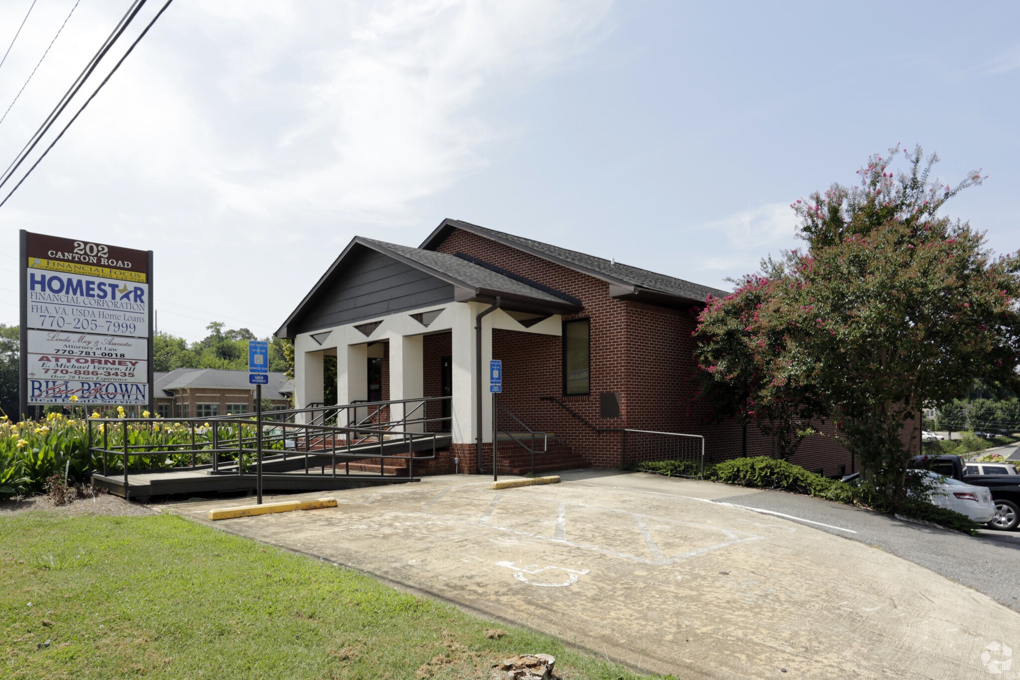 202 Canton Rd, Cumming, GA à louer Photo principale– Image 1 sur 15