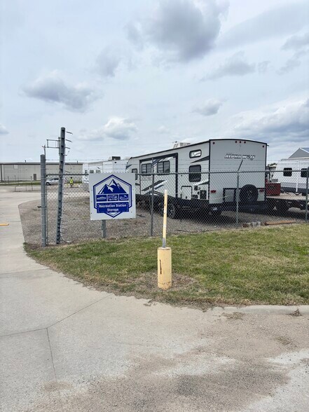 2702 Gateway Ct, Junction City, KS à vendre - Photo de l’immeuble – Image 2 sur 7