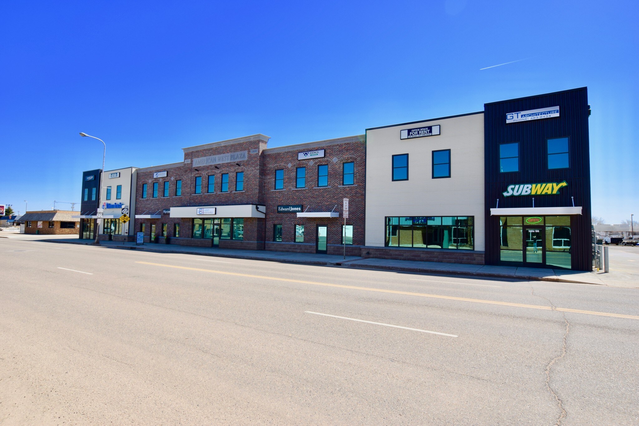 401 W Villard St, Dickinson, ND à louer Autre– Image 1 sur 13