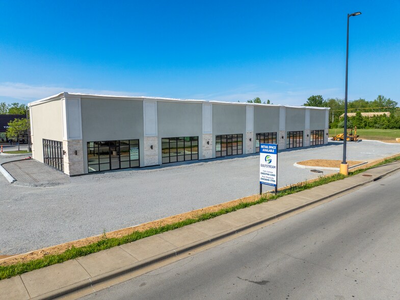 2434 Kenwood Crossing Road, Crestwood, KY à louer - Photo de l’immeuble – Image 2 sur 11
