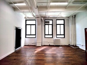 344 W 38th St, New York, NY à louer Photo intérieure– Image 2 sur 5