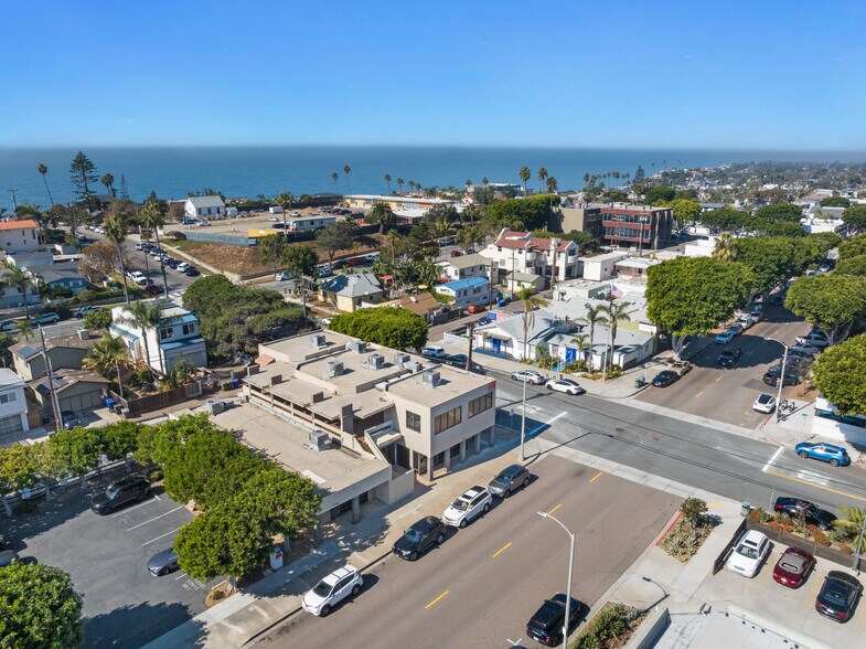 700 2nd St, Encinitas, CA à louer - Photo de l’immeuble – Image 3 sur 7