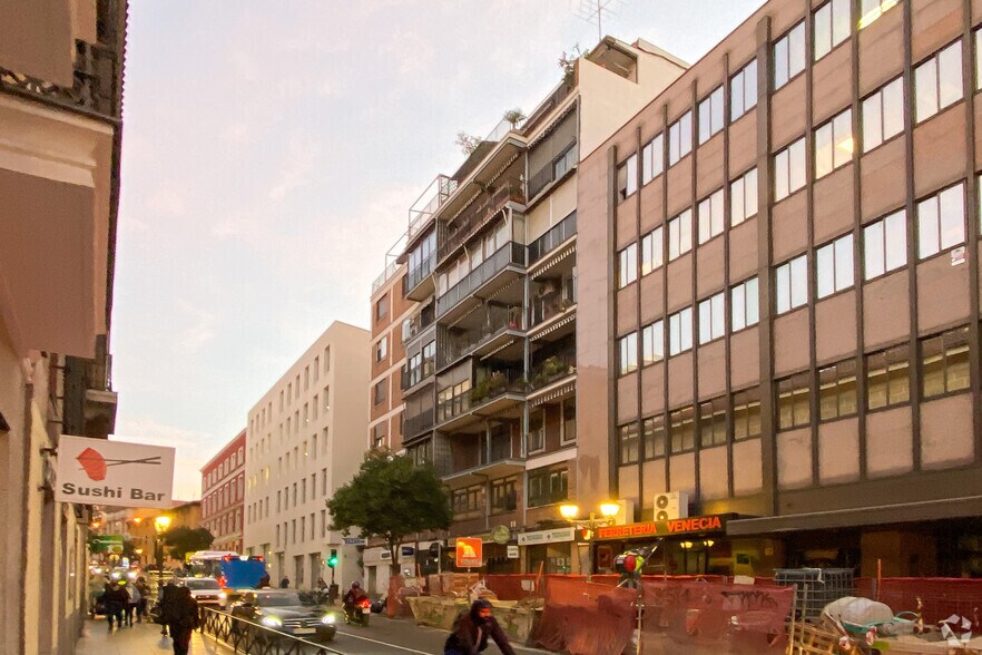 Calle de San Bernardo, 66, Madrid, Madrid à louer - Photo de l’immeuble – Image 3 sur 3