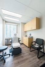 8215 112th St NW, Edmonton, AB à louer Photo intérieure– Image 2 sur 6