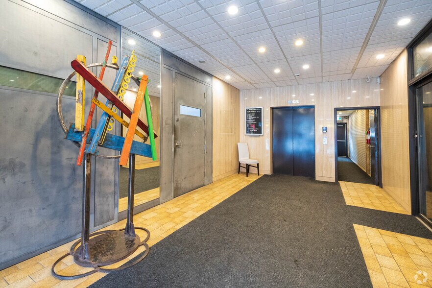 4264-4276 Boul Saint-Laurent, Montréal, QC à louer - Hall d’entrée – Image 3 sur 5
