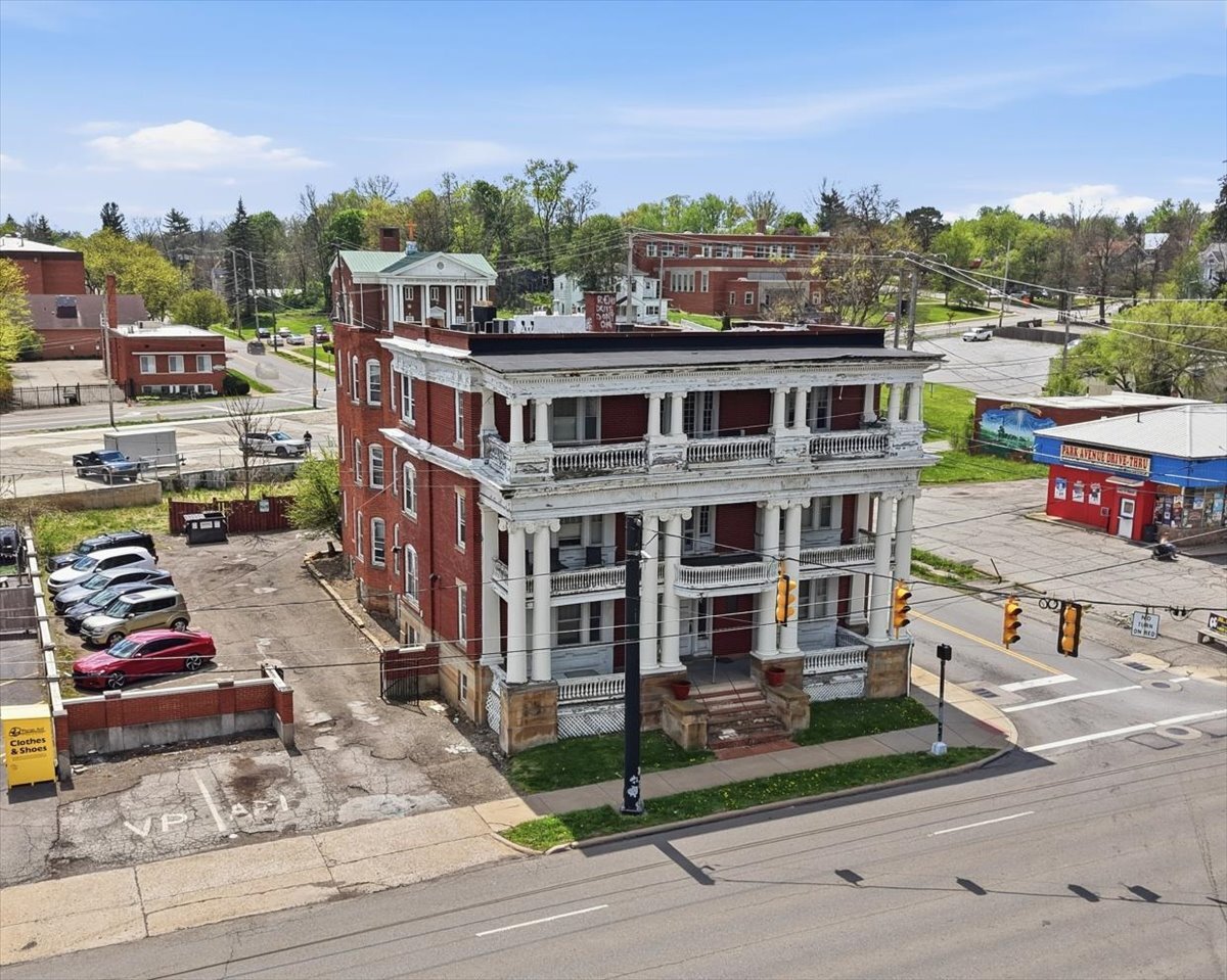 283 Park Ave W, Mansfield, OH à vendre Photo principale– Image 1 sur 48