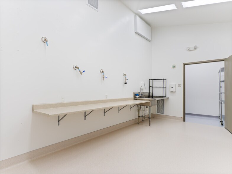 16640 Highway 36, Needville, TX à louer - Photo de l’immeuble – Image 2 sur 28