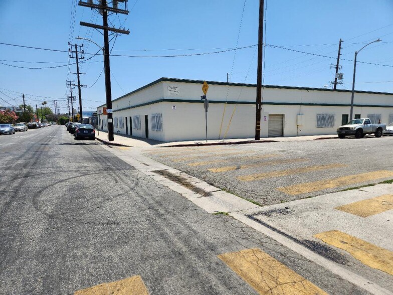 6154-6160 Lemona Ave, Van Nuys, CA à louer - Photo de l’immeuble – Image 1 sur 10