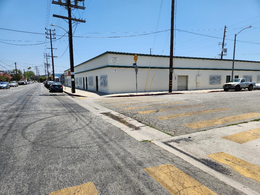 6154-6160 Lemona Ave, Van Nuys, CA à louer Photo de l’immeuble– Image 1 sur 11