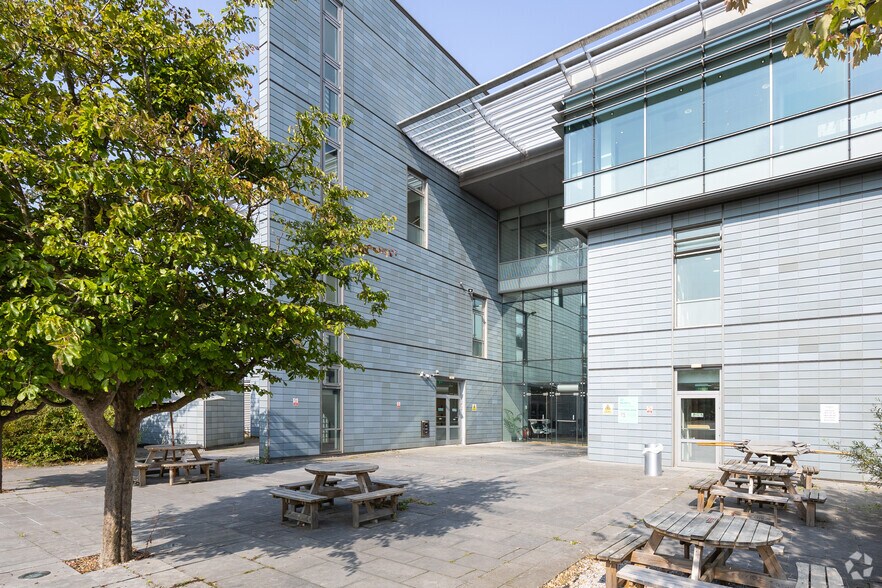 200 Brook Dr, Reading à louer - Photo de l’immeuble – Image 2 sur 20