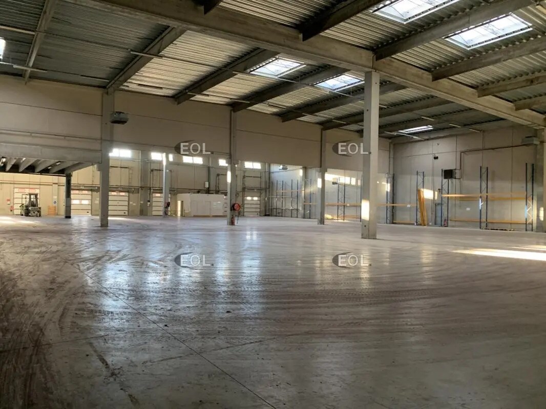 Industriel/Logistique dans Rognac à louer Photo de l’immeuble– Image 1 sur 5