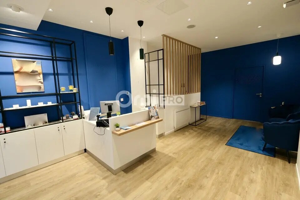 Local commercial dans Nantes à louer Photo de l’immeuble– Image 1 sur 6