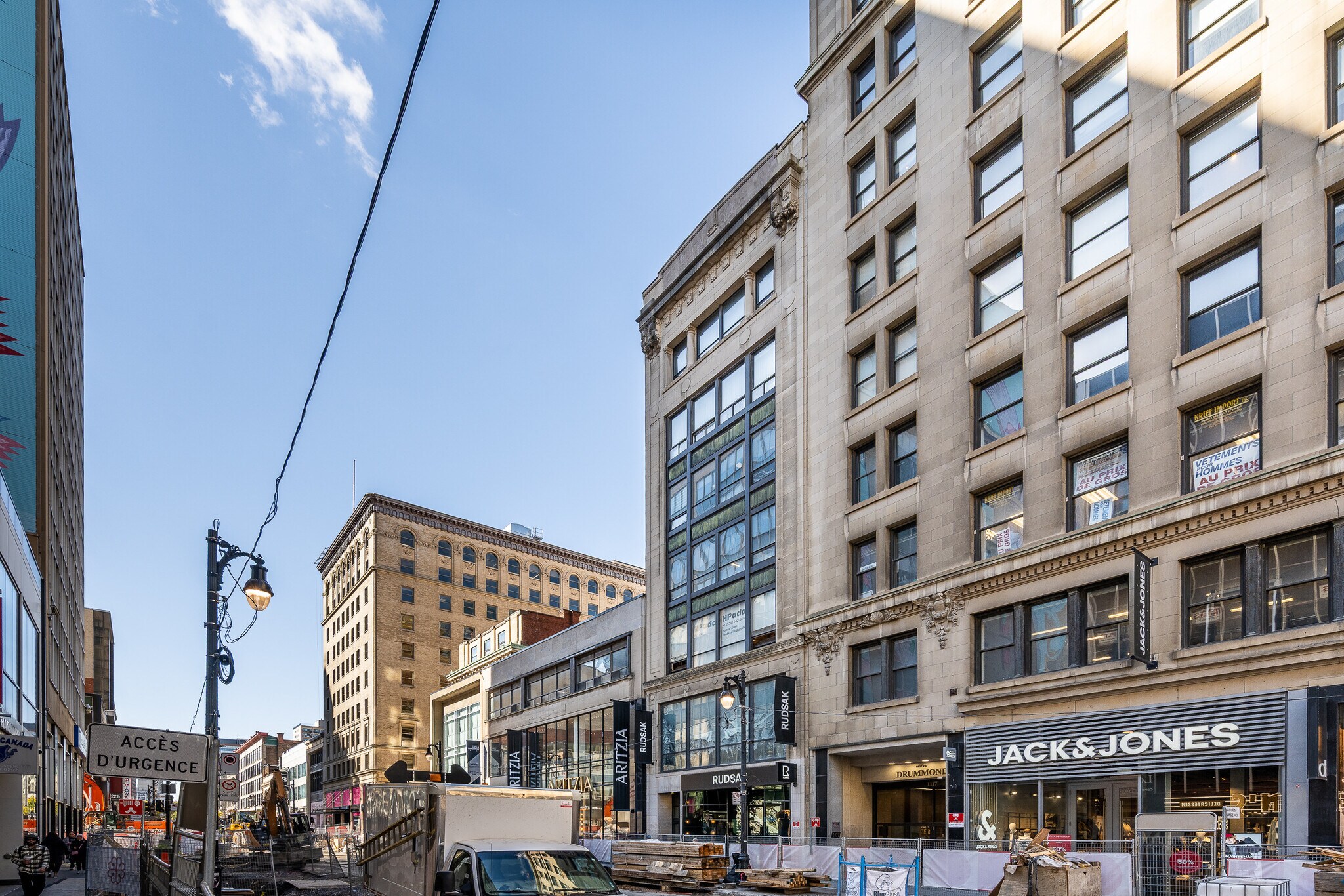 1121 Sainte-Catherine Street West, Montréal, QC à louer Photo de l’immeuble– Image 1 sur 2
