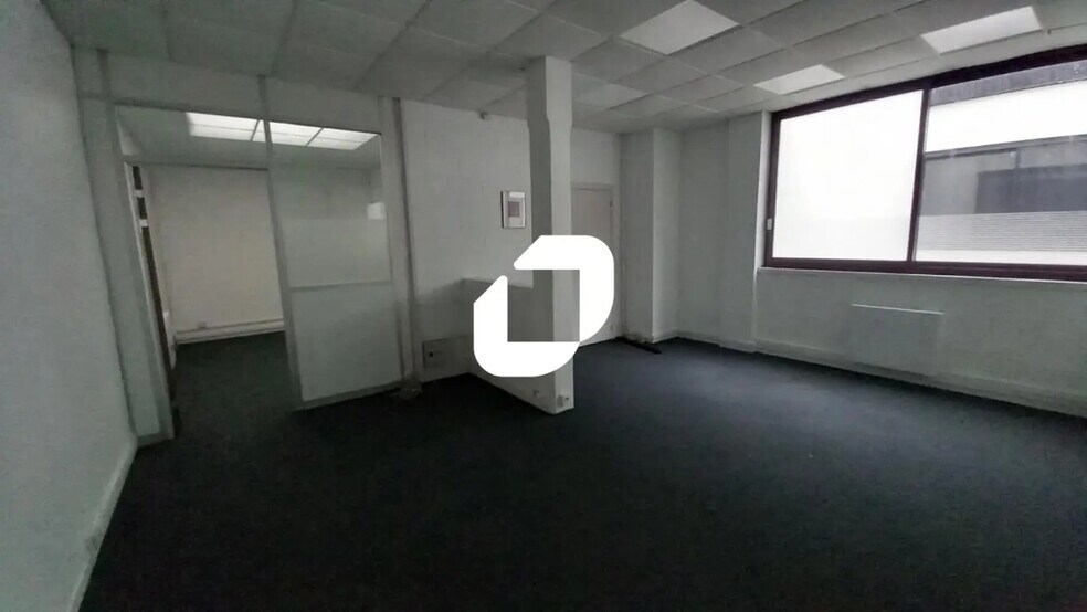 Bureau dans La Madeleine à louer - Photo de l’immeuble – Image 3 sur 15