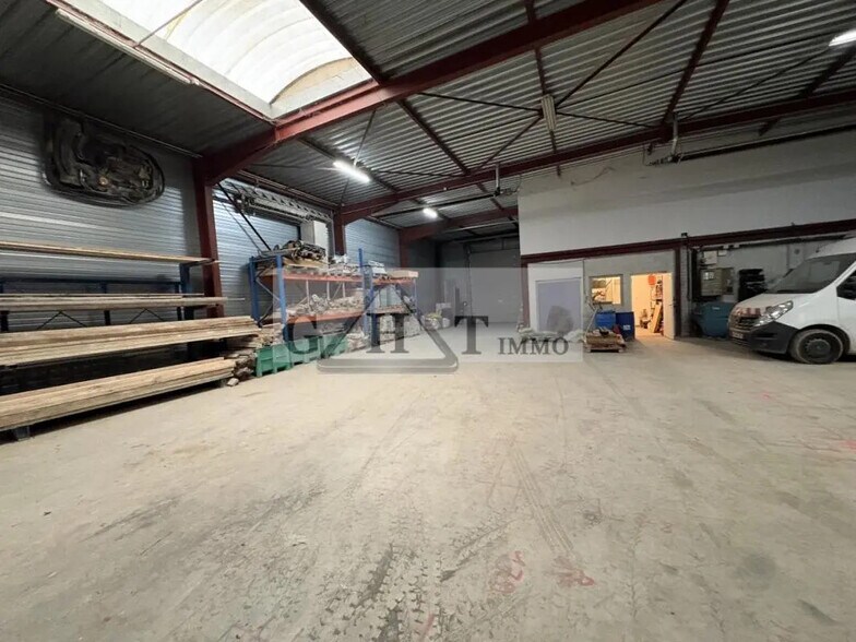 Industriel/Logistique dans Vert-Saint-Denis à louer - Photo de l’immeuble – Image 3 sur 14