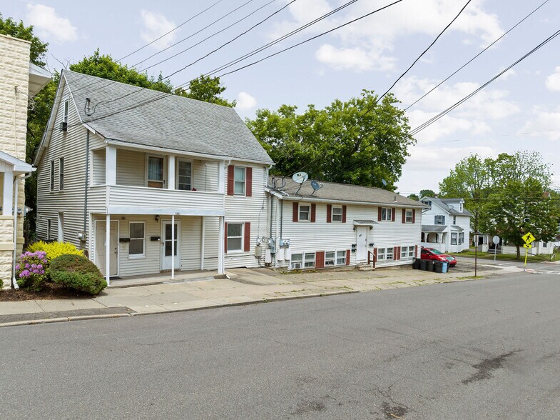 301 Squires Ave, Endicott, NY à vendre - Photo de l’immeuble – Image 1 sur 18