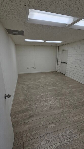 8829 Shirley Ave, Northridge, CA à louer - Photo intérieure – Image 3 sur 9