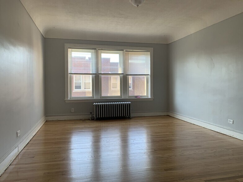 1124 N Lawler Ave, Chicago, IL à vendre - Photo intérieure – Image 3 sur 8