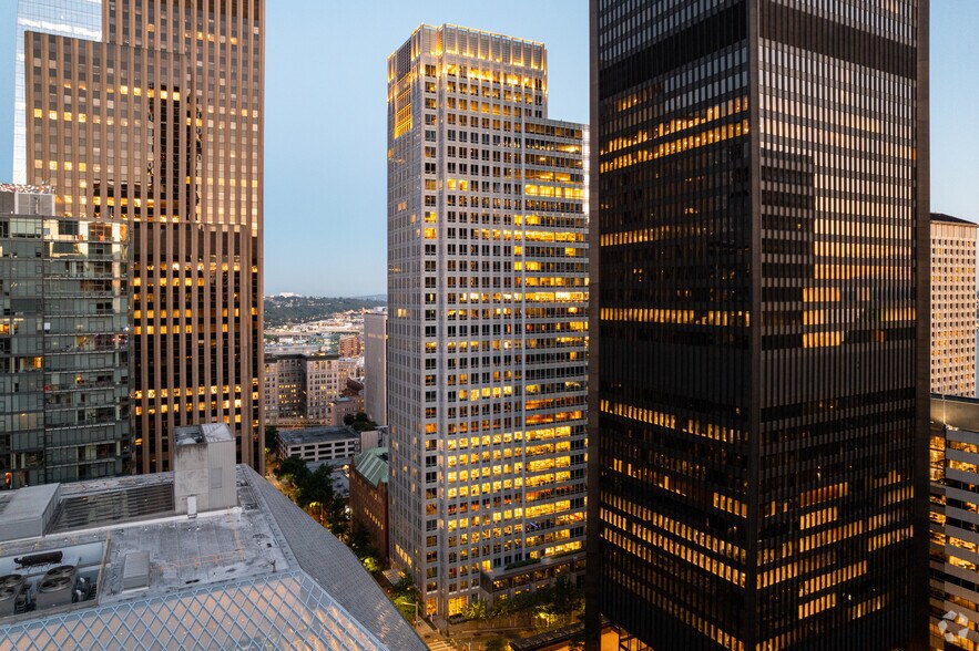 925 4th Ave, Seattle, WA à louer - Photo de l’immeuble – Image 2 sur 7