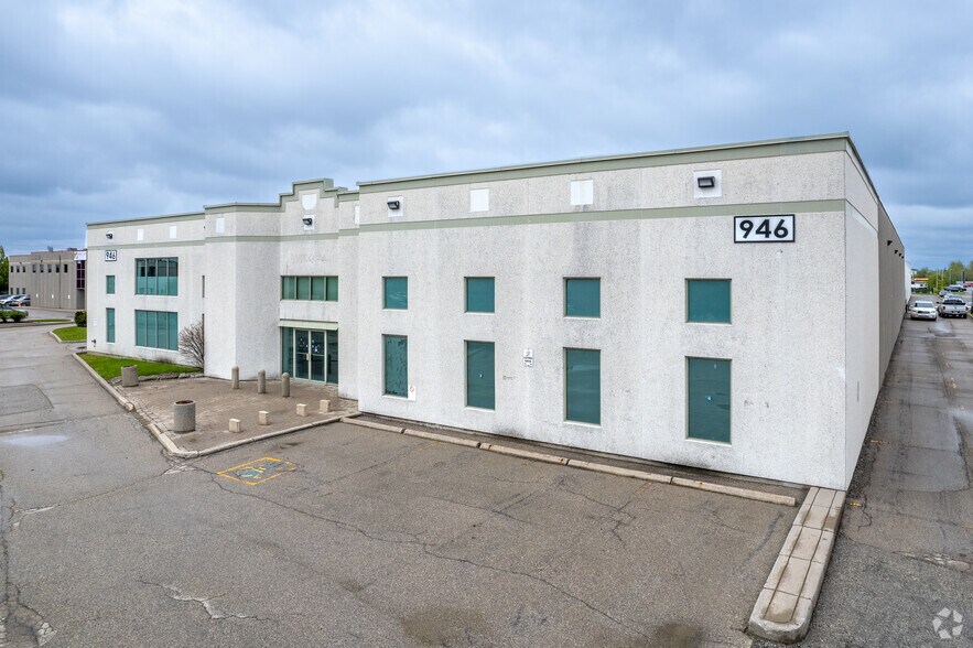 946 Edgeley Blvd, Vaughan, ON à louer - Photo principale – Image 1 sur 9