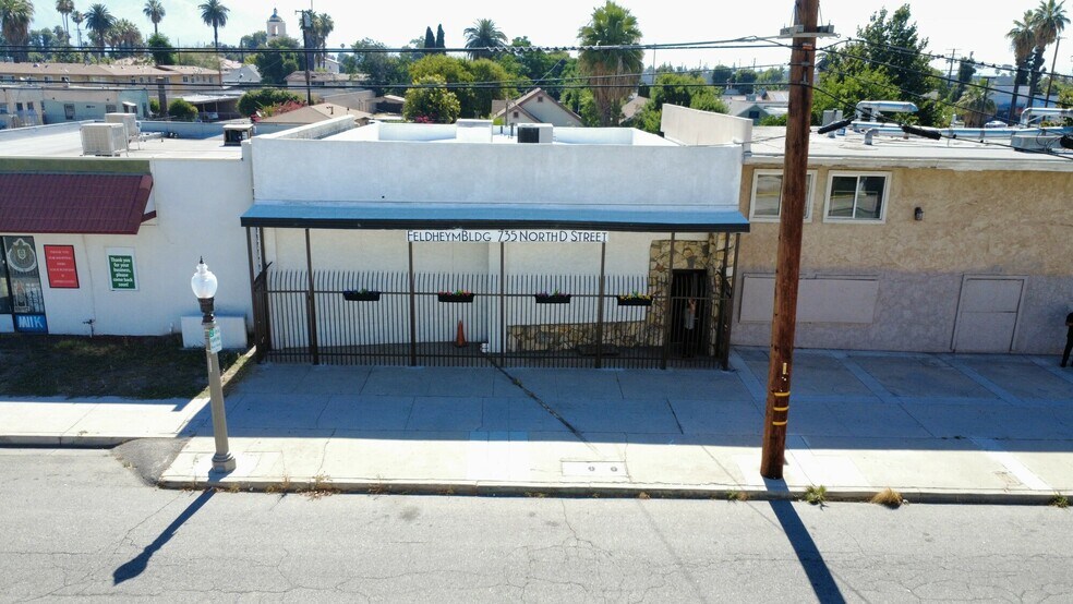735 N D St, San Bernardino, CA à vendre - Photo de l’immeuble – Image 2 sur 9