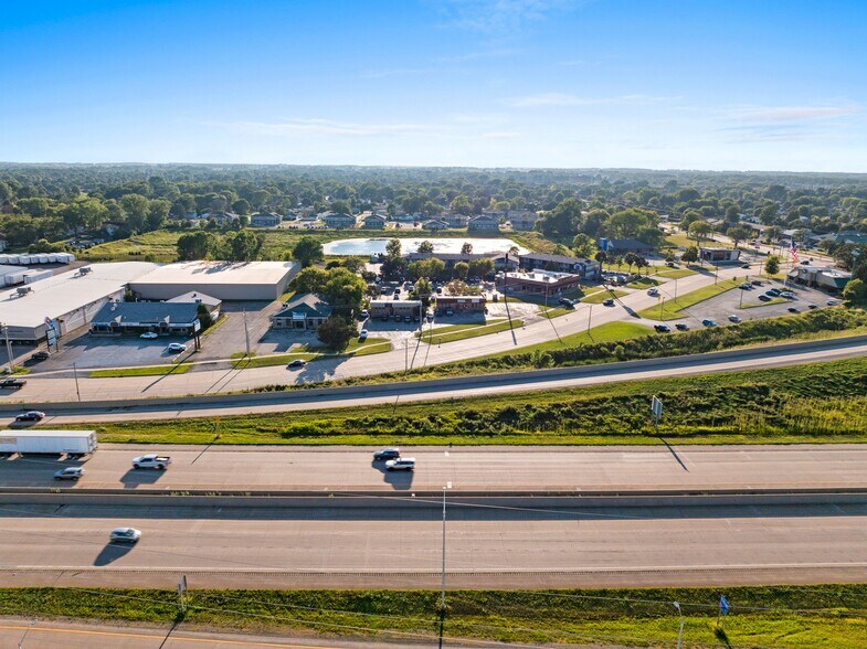 1111 S Washburn St, Oshkosh, WI à louer - Aérien – Image 2 sur 18