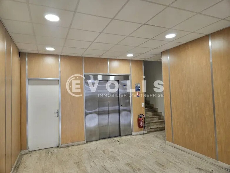 Local d’activités dans Wissous à louer - Hall d’entrée – Image 2 sur 22