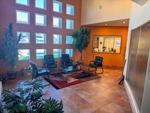 7332 Remcon Cir, El Paso, TX à vendre Photo de l’immeuble– Image 2 sur 10