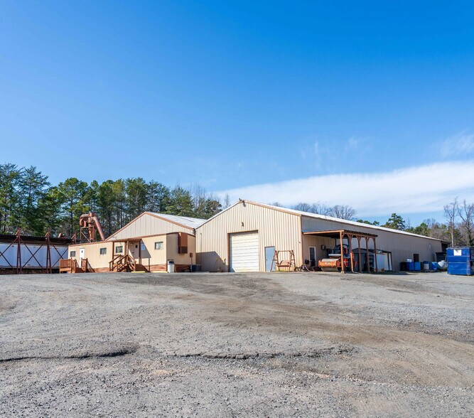 8808 Wilkinson Blvd, Charlotte, NC à vendre - Photo de l’immeuble – Image 3 sur 9