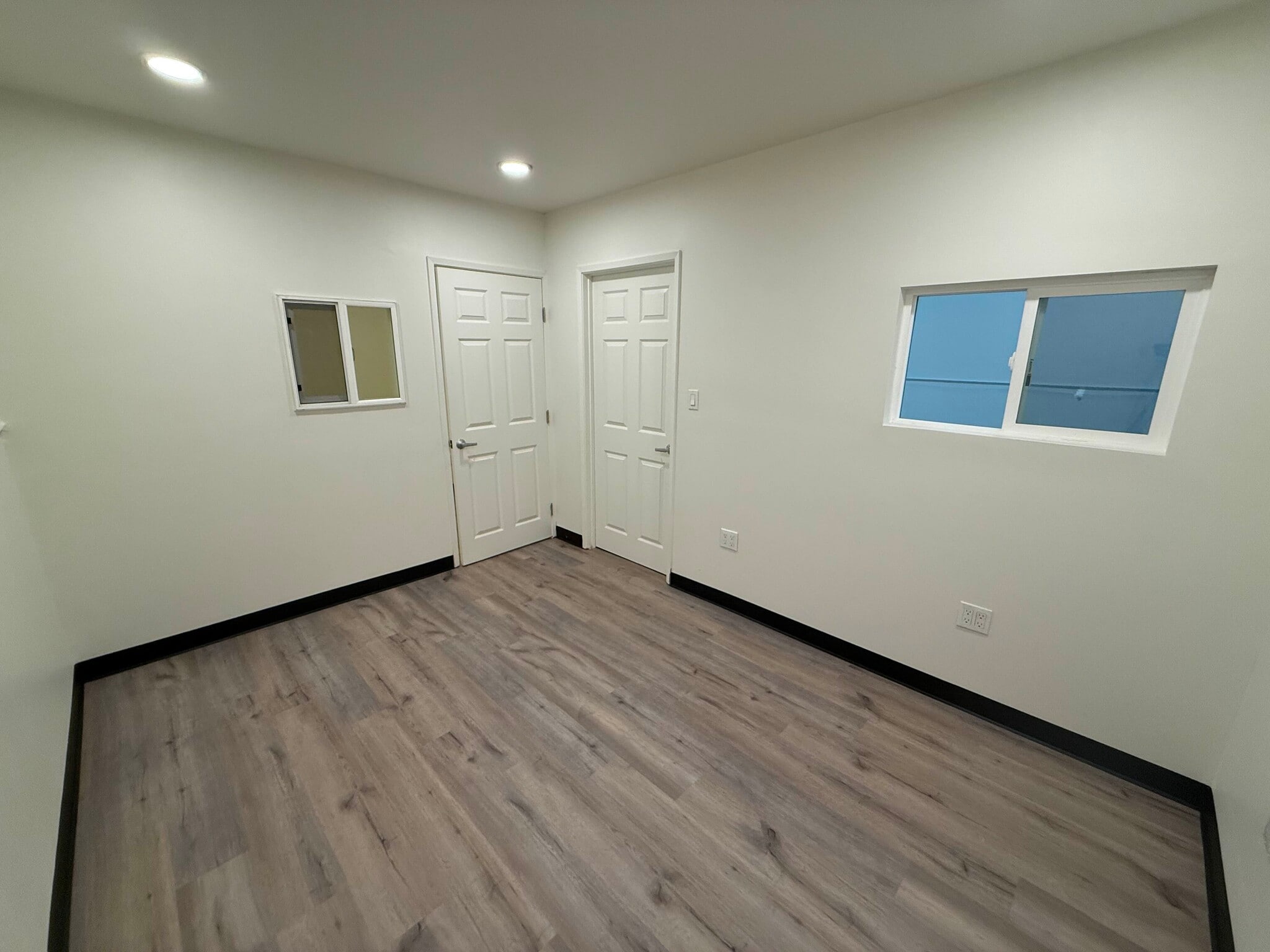 8100-8110 Remmet Ave, Canoga Park, CA à louer Photo intérieure– Image 1 sur 4