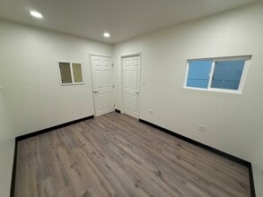 8100-8110 Remmet Ave, Canoga Park, CA à louer Photo intérieure– Image 1 sur 4